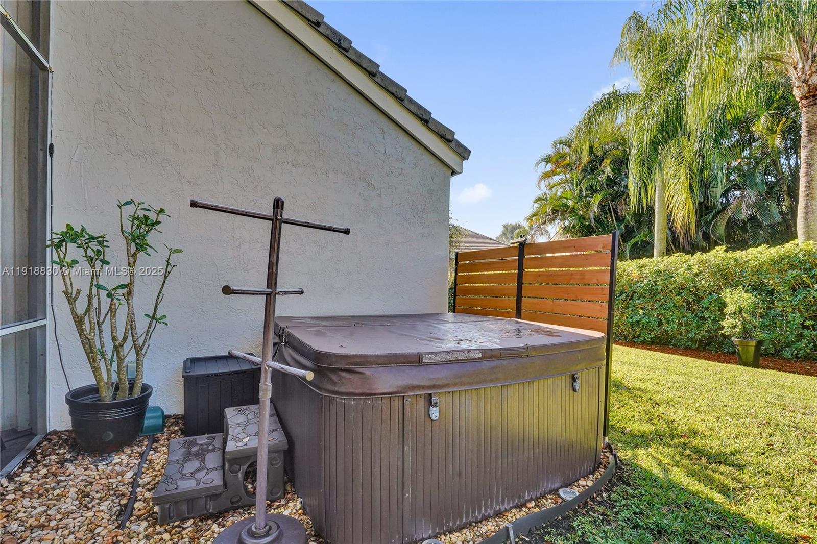 COUNTRY ISLES COVE - Residential