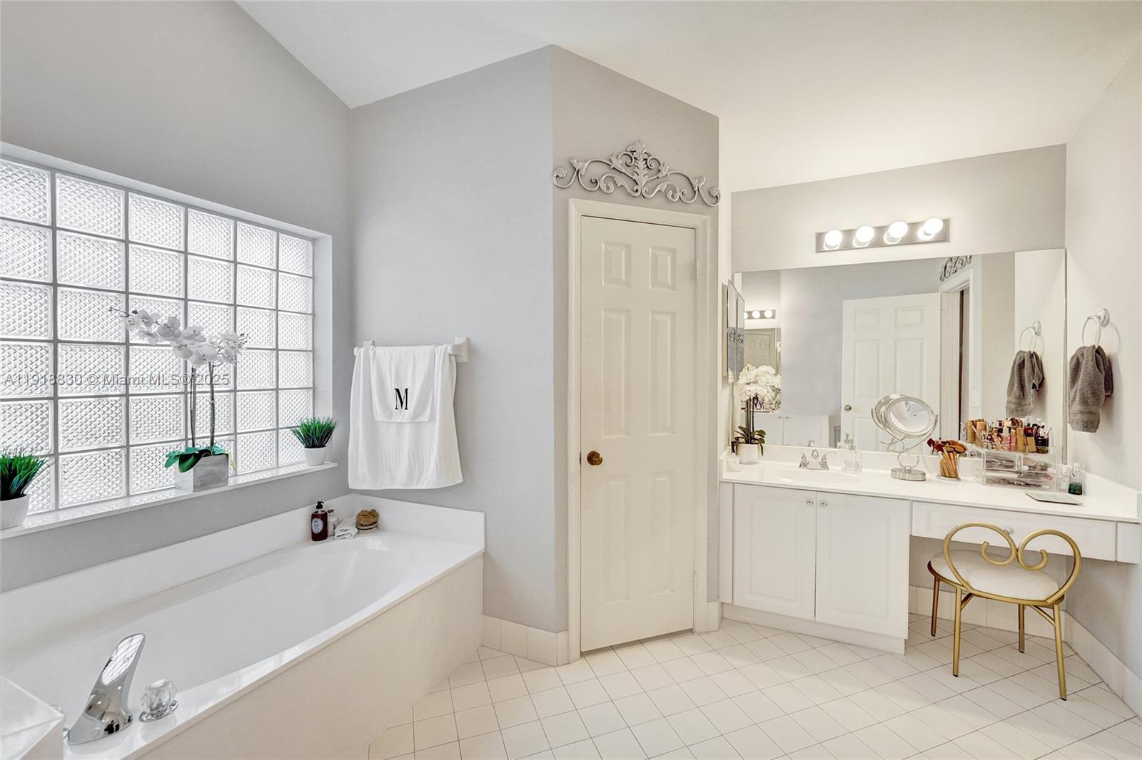 COUNTRY ISLES COVE - Residential