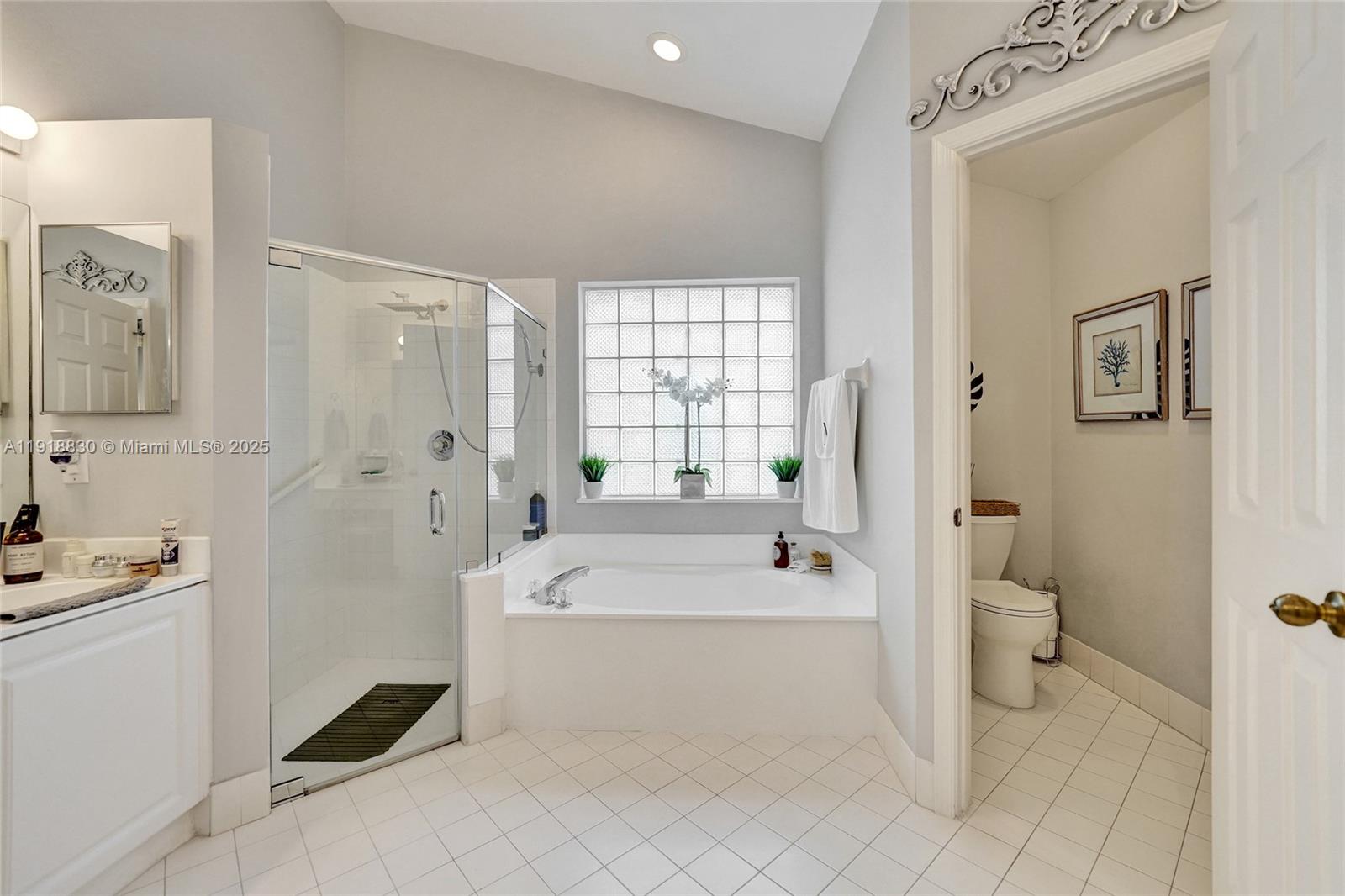 COUNTRY ISLES COVE - Residential