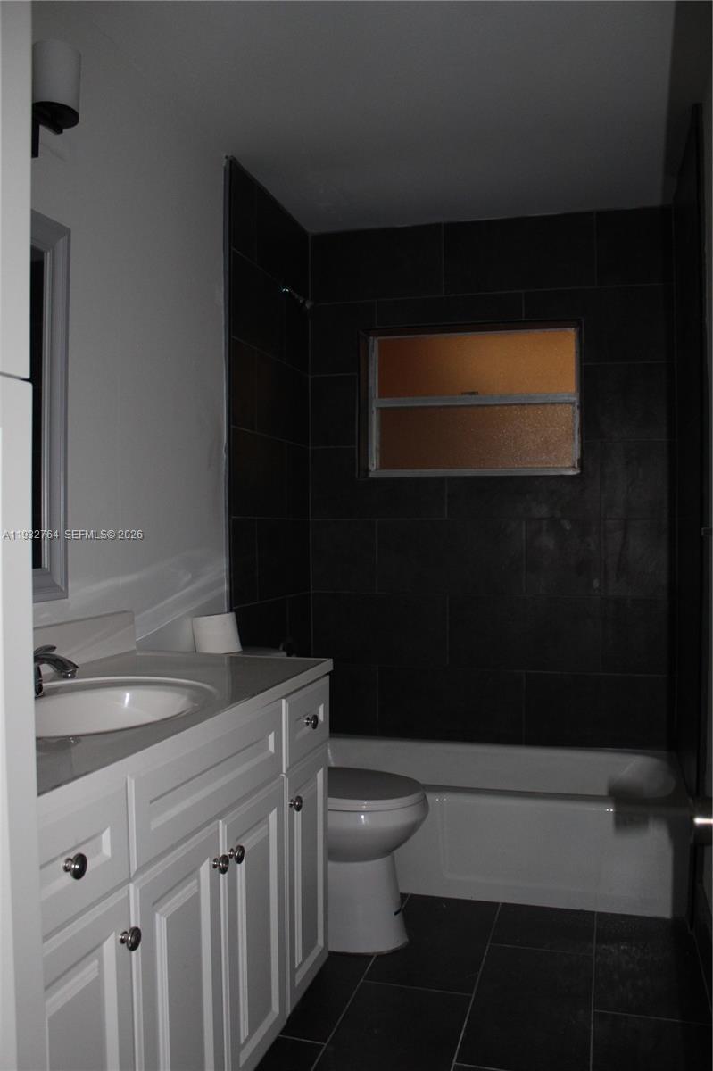 OAK HILLS CONDO NO V - Residential