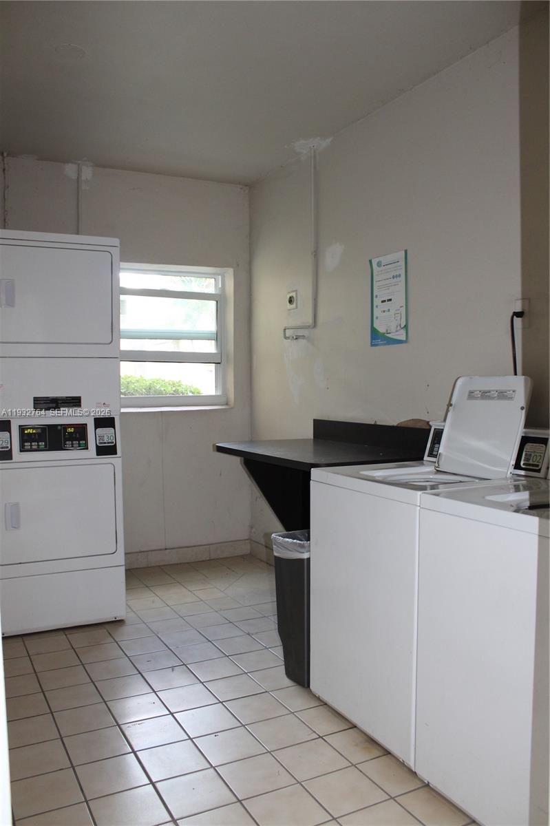 OAK HILLS CONDO NO V - Residential