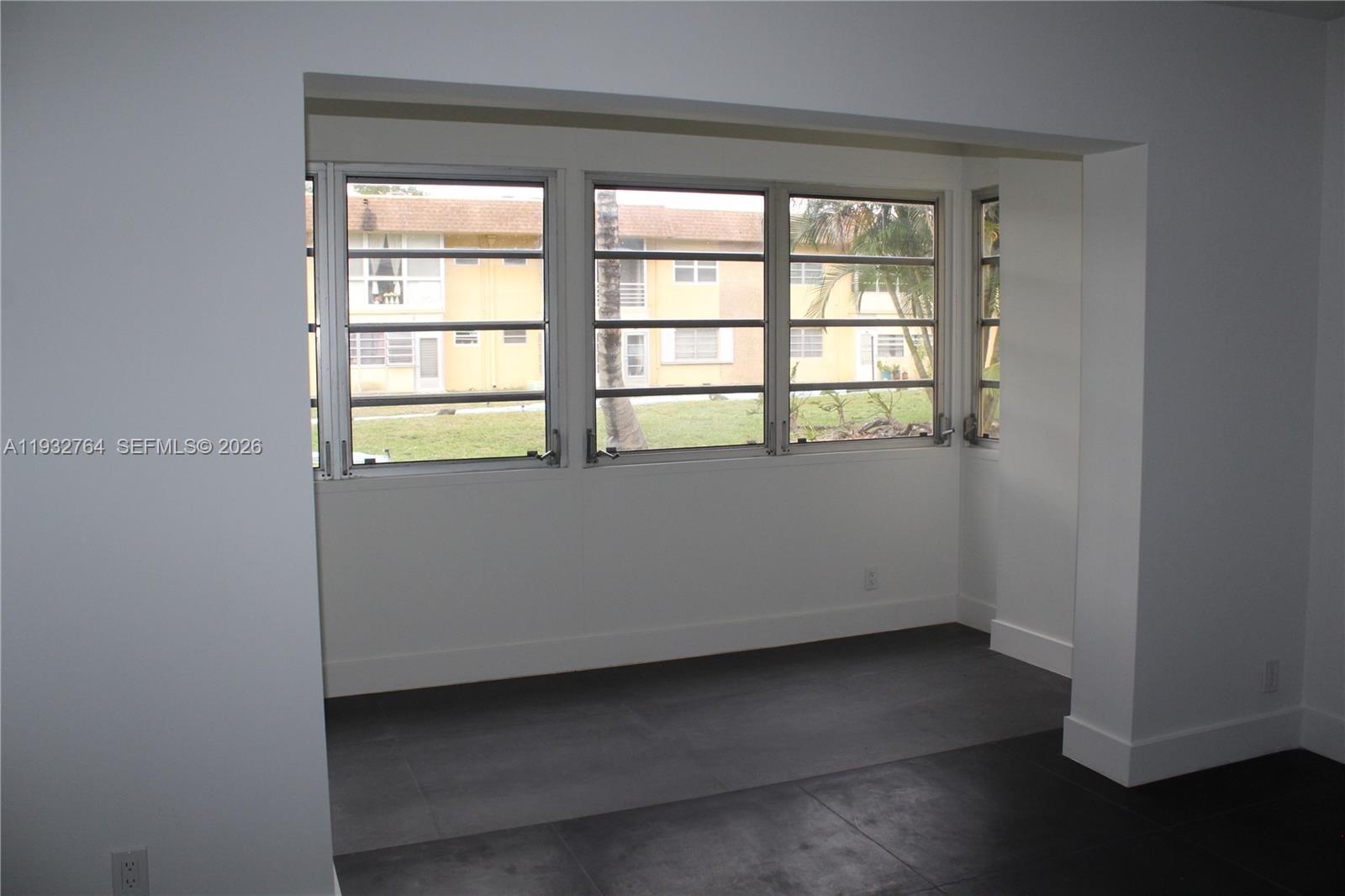 OAK HILLS CONDO NO V - Residential