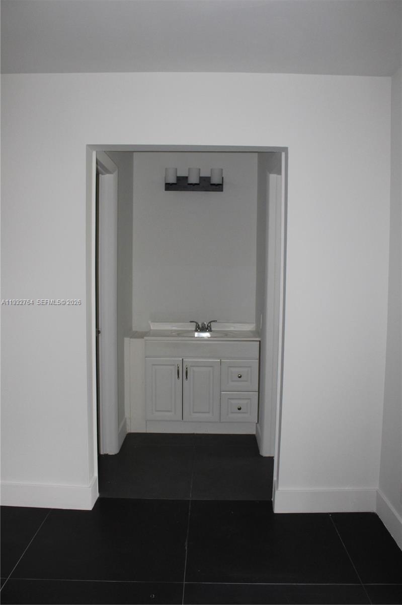 OAK HILLS CONDO NO V - Residential