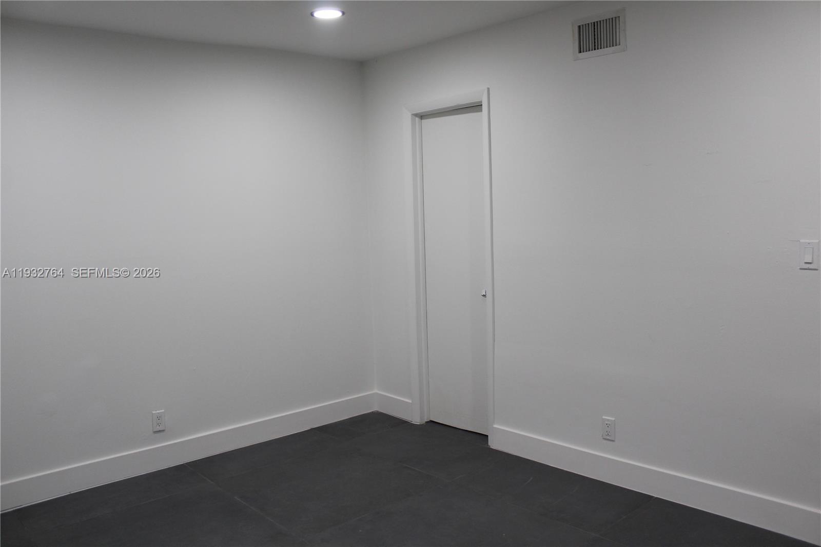 OAK HILLS CONDO NO V - Residential