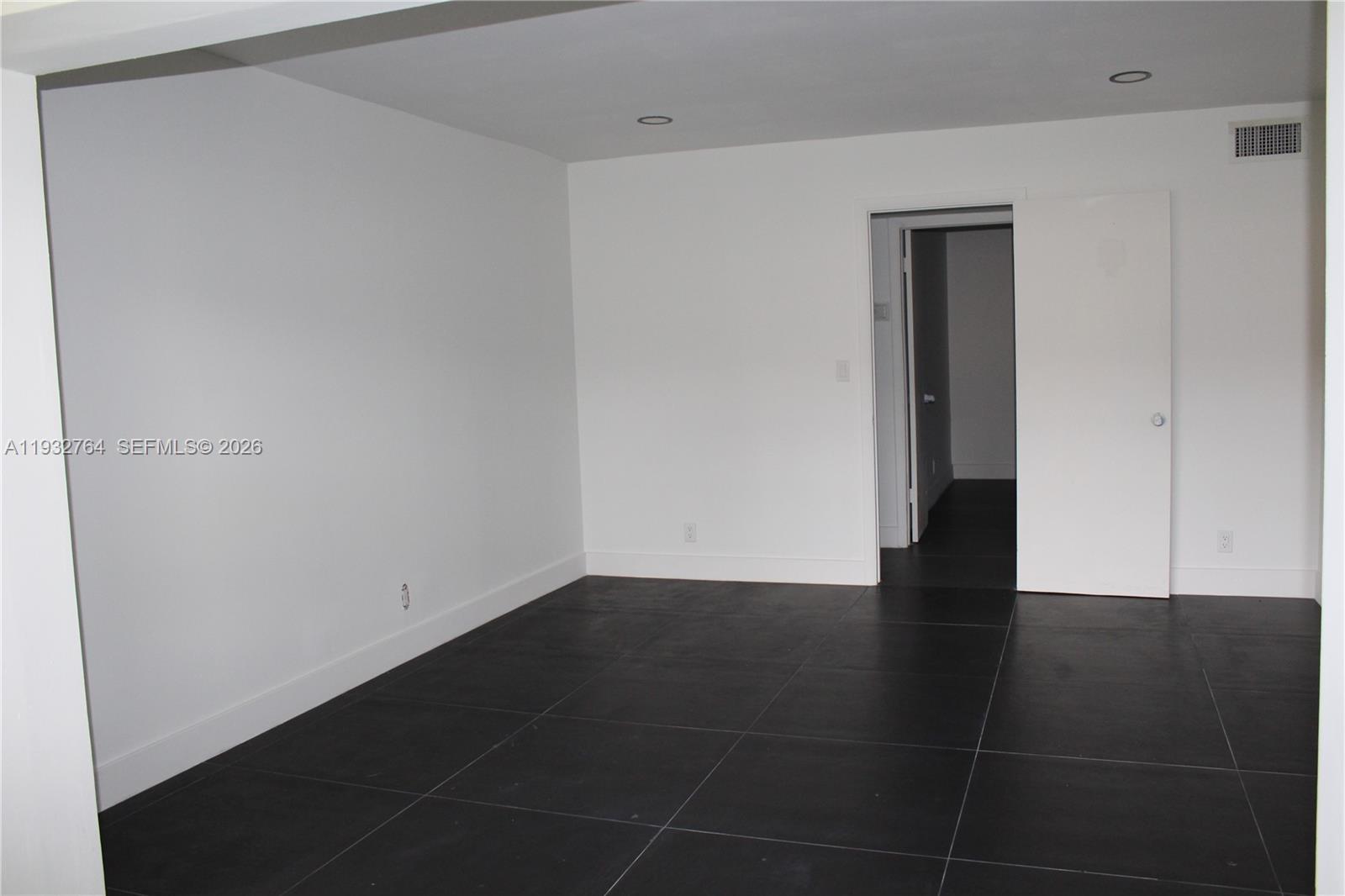 OAK HILLS CONDO NO V - Residential