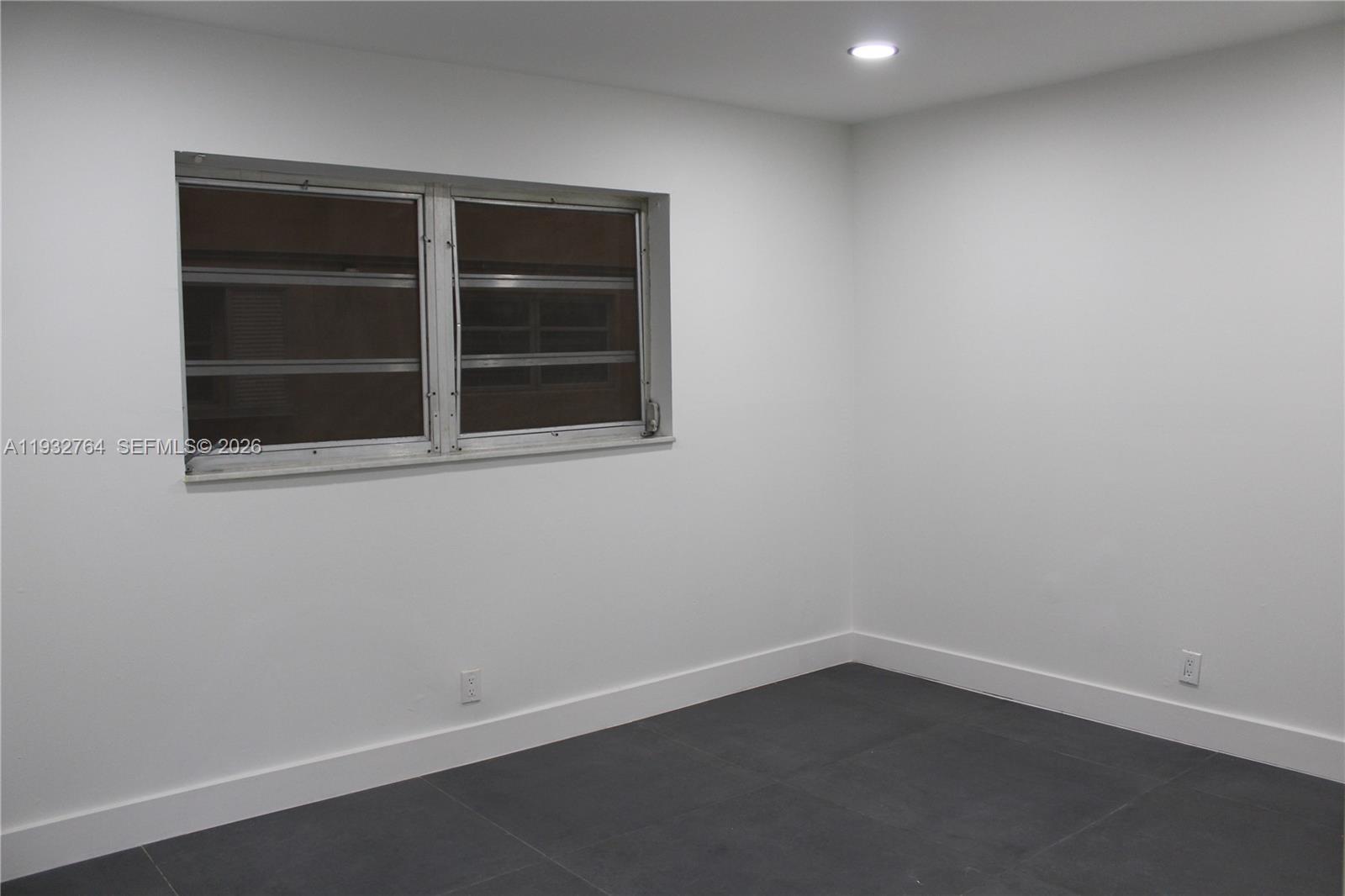 OAK HILLS CONDO NO V - Residential