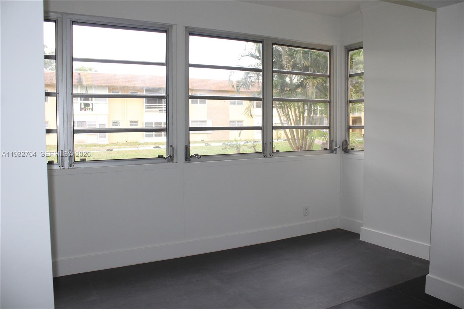 OAK HILLS CONDO NO V - Residential