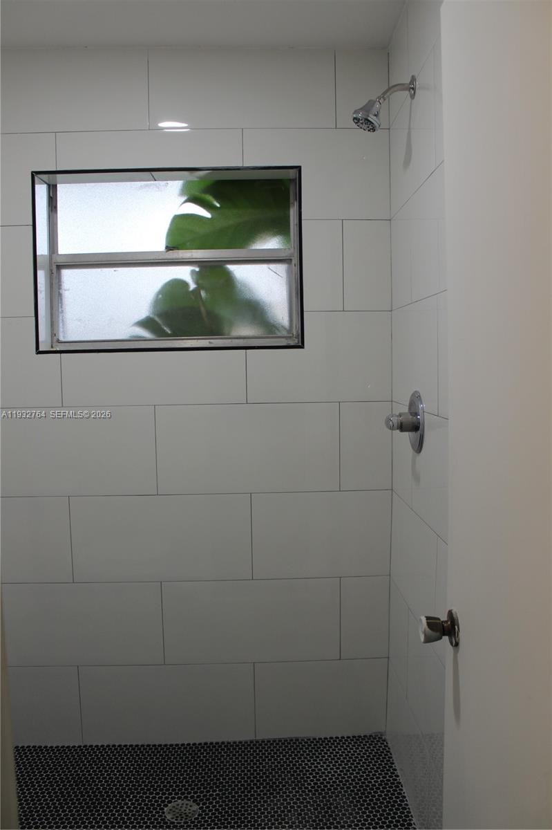 OAK HILLS CONDO NO V - Residential