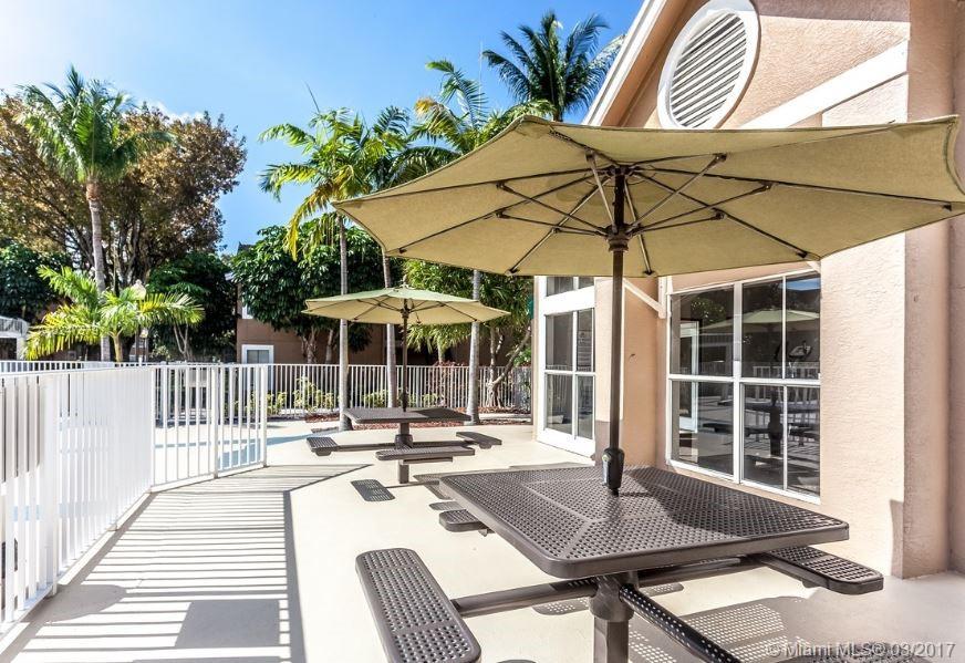 VISTA LAGO AT THE HAMMOCK - Residential Lease