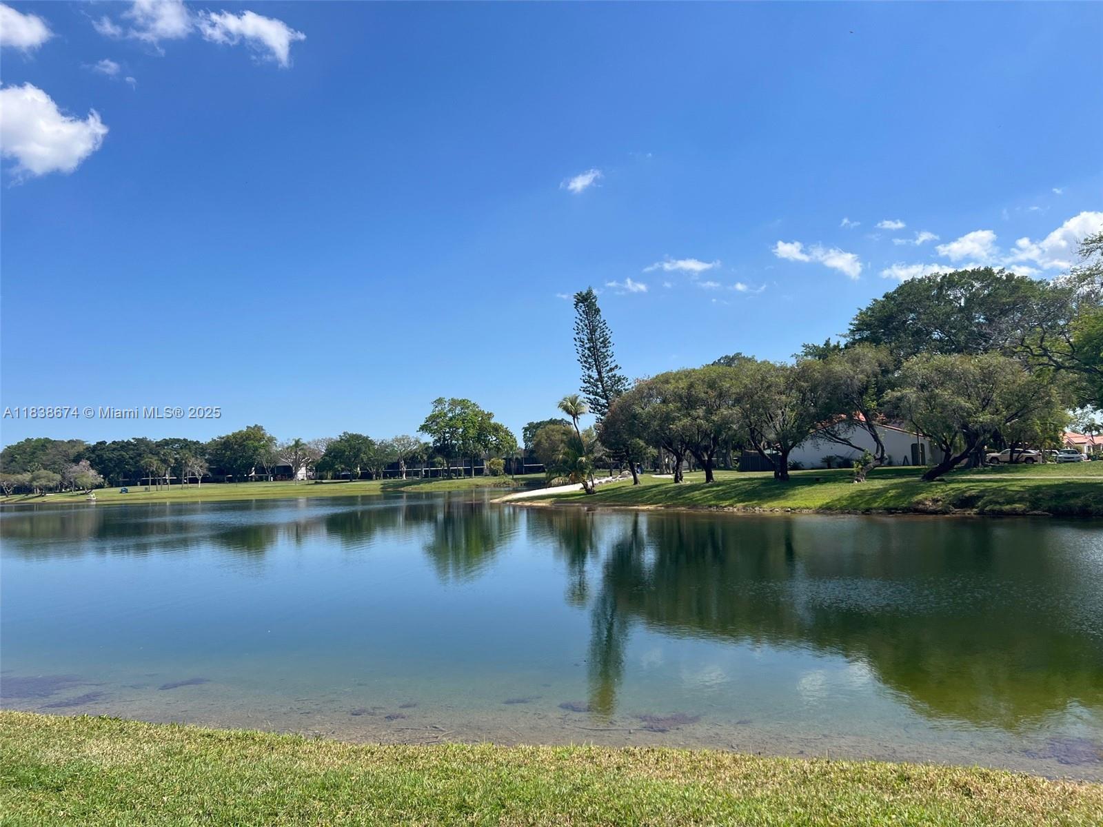 VISTA LAGO AT THE HAMMOCK - Residential