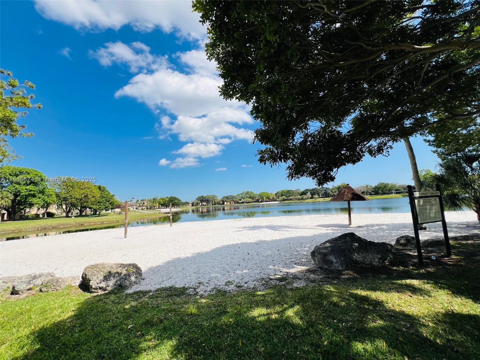 VISTA LAGO AT THE HAMMOCK - Residential