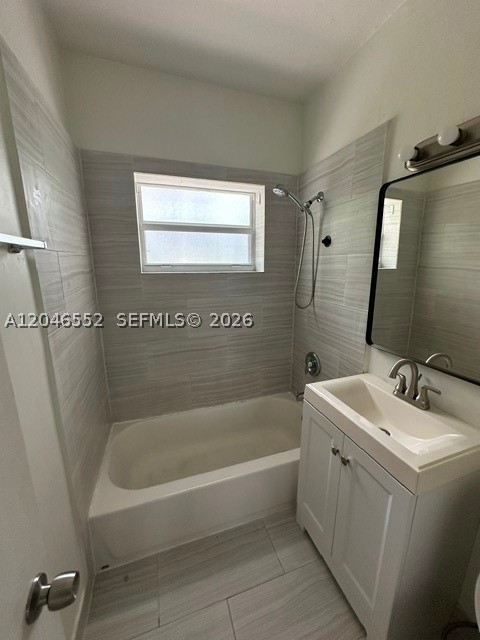 Photo 1 of 5 — 30 S Shore Dr 4, Miami Beach, FL 33141
