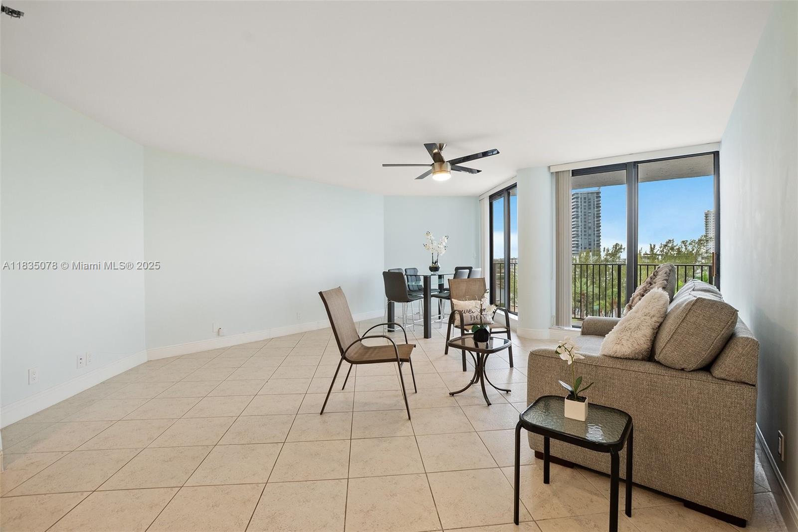 300 Three Islands Blvd 707