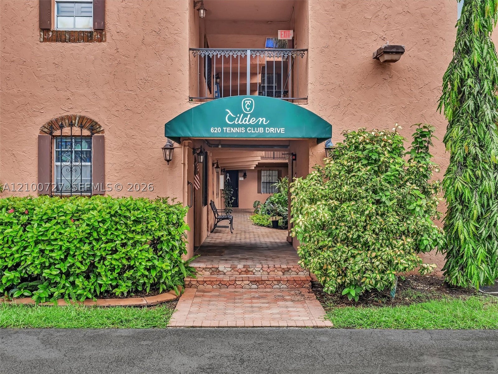 620 Tennis Club Dr 301