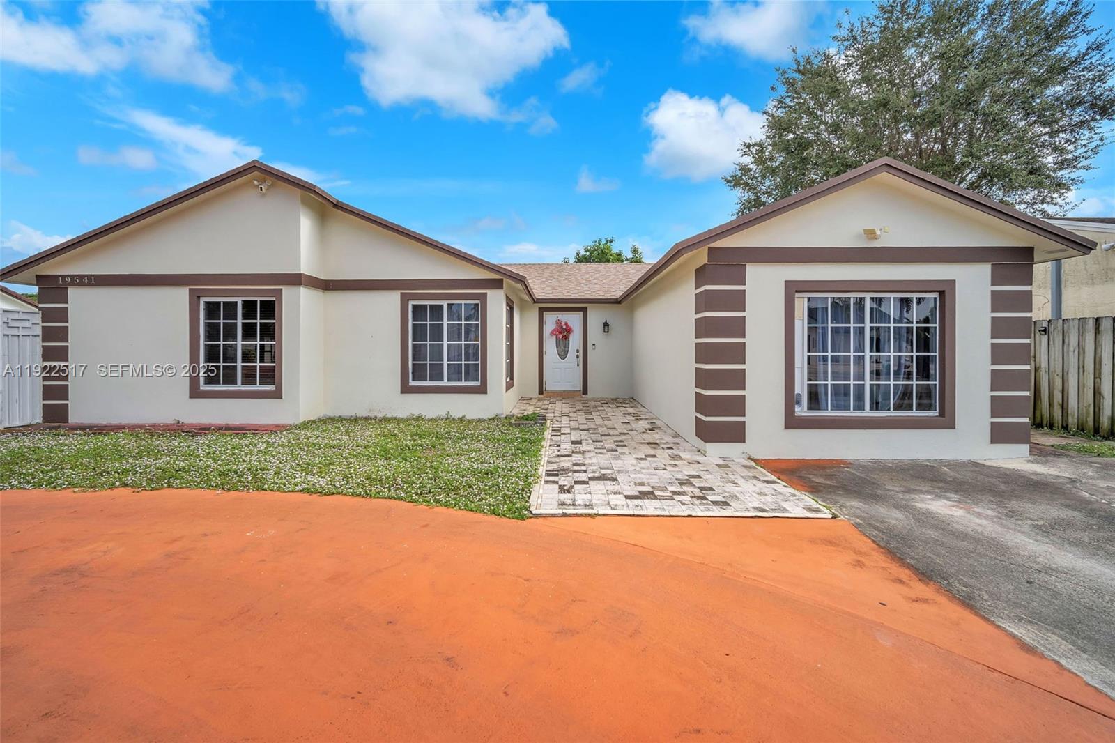 COUNTRY LAKE MANORS SEC 3 - Residential