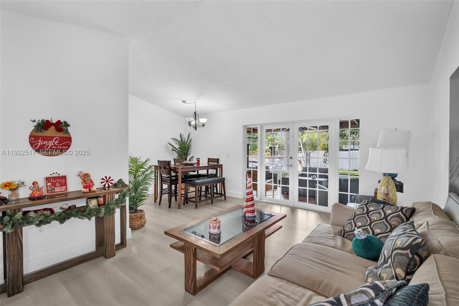 COUNTRY LAKE MANORS SEC 3 - Residential