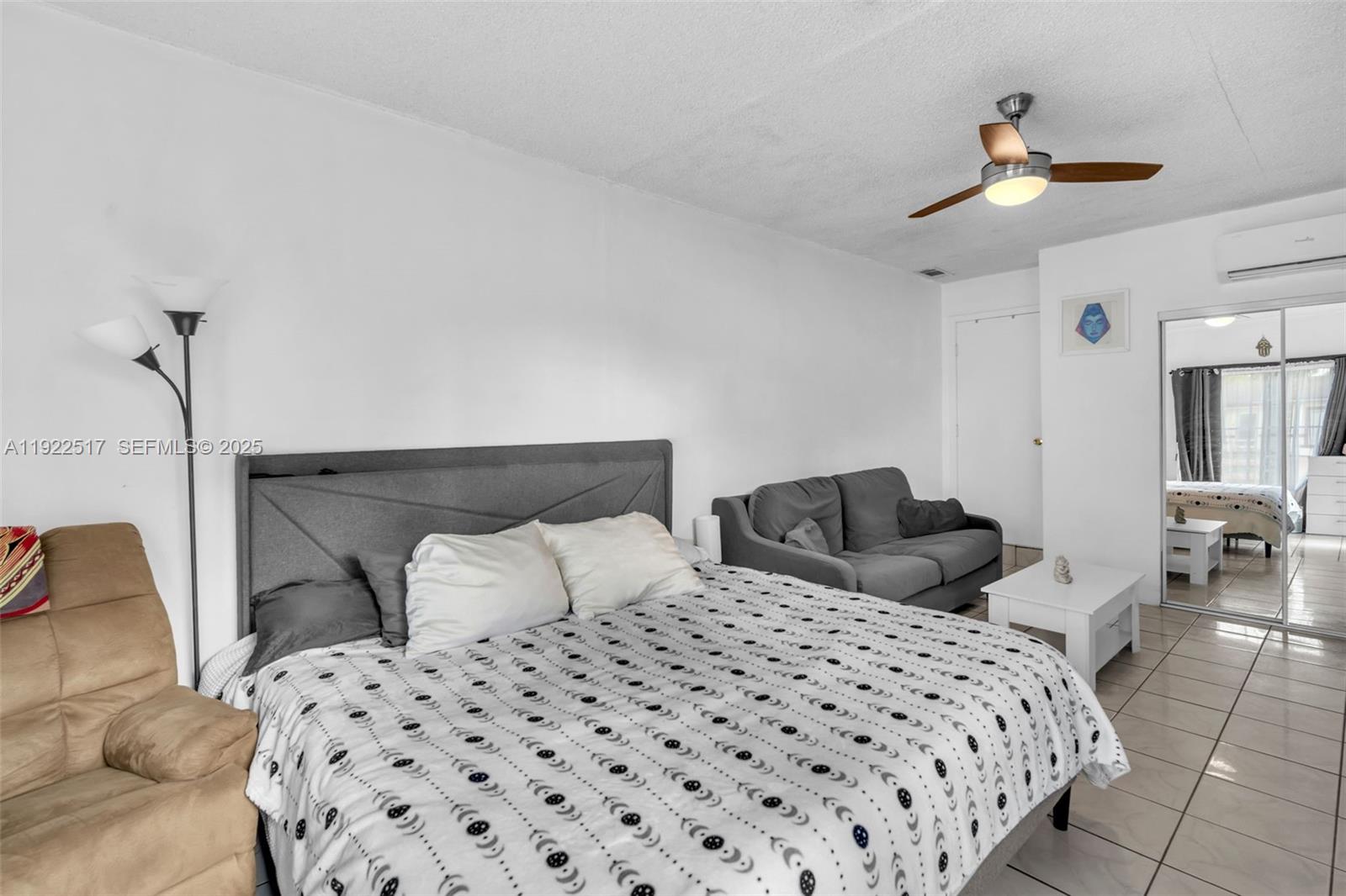 COUNTRY LAKE MANORS SEC 3 - Residential