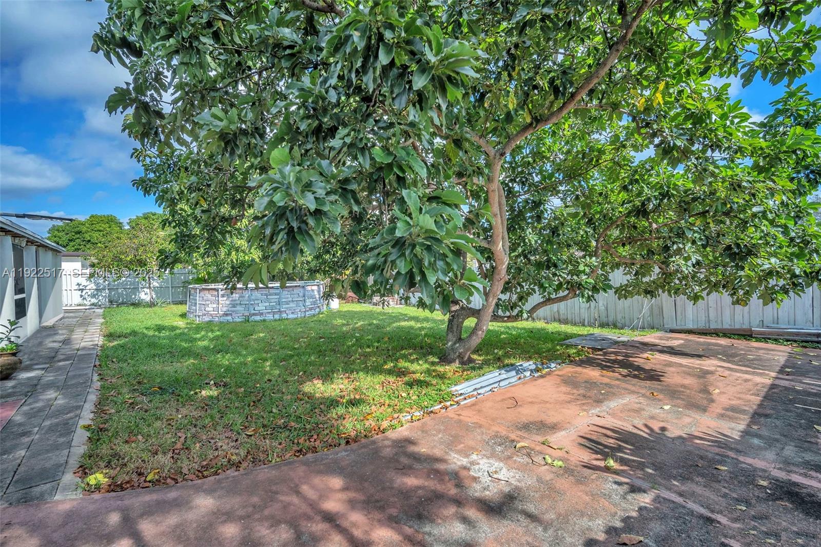 COUNTRY LAKE MANORS SEC 3 - Residential