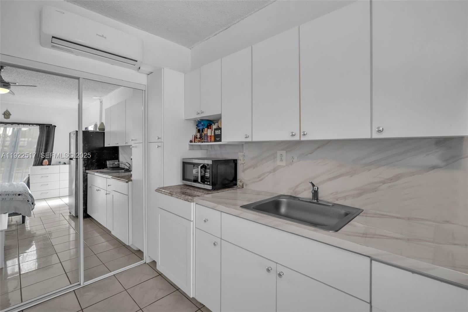 COUNTRY LAKE MANORS SEC 3 - Residential