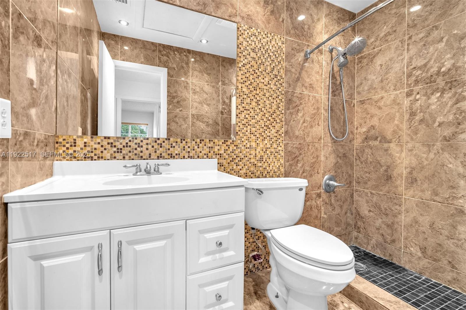 COUNTRY LAKE MANORS SEC 3 - Residential