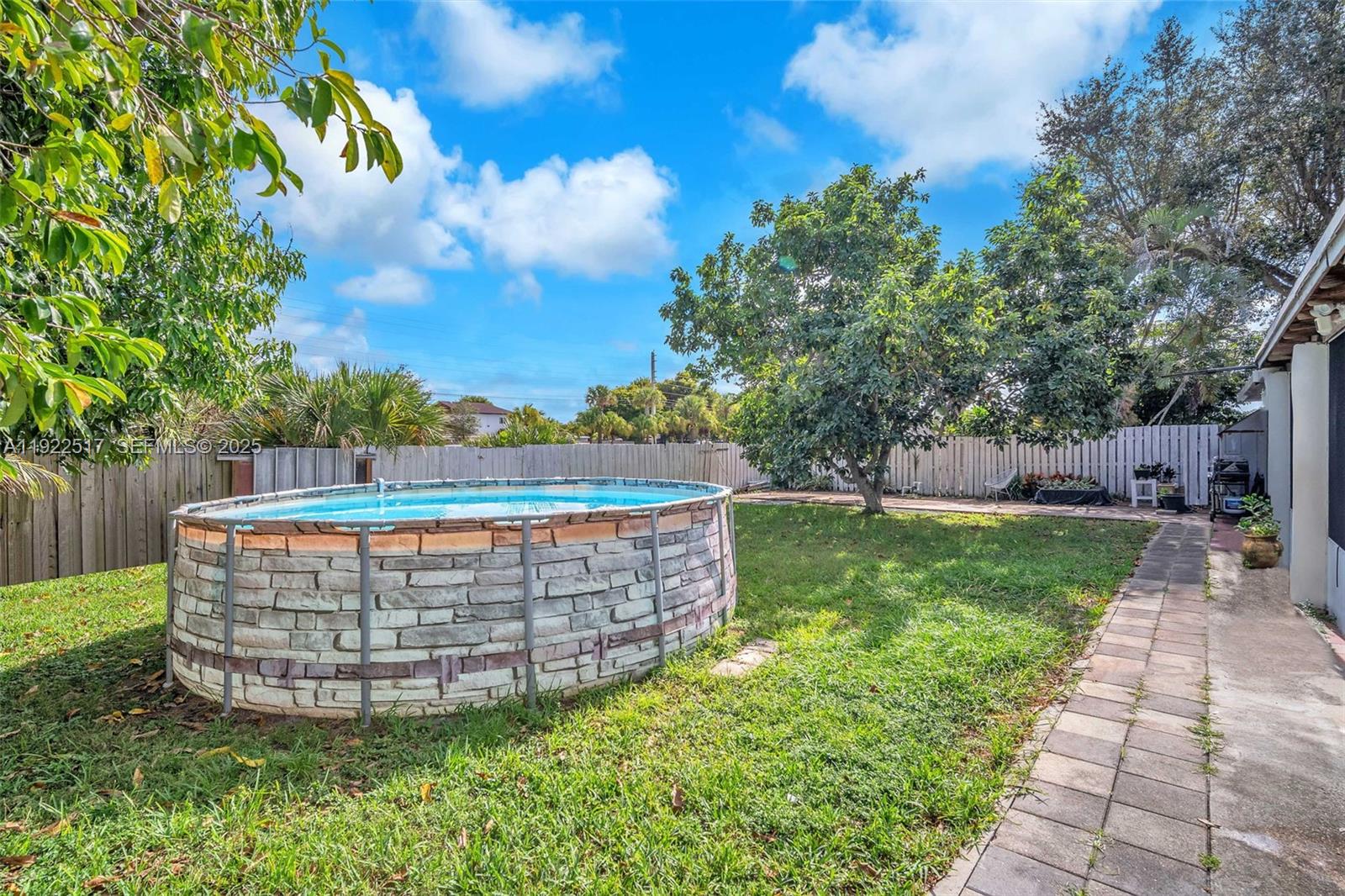 COUNTRY LAKE MANORS SEC 3 - Residential