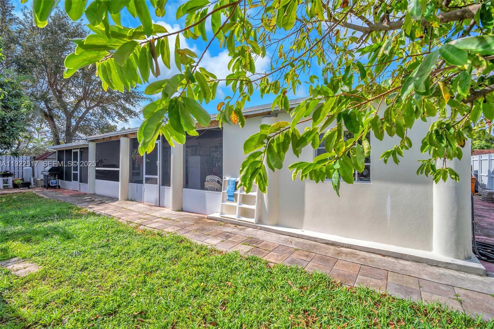 COUNTRY LAKE MANORS SEC 3 - Residential