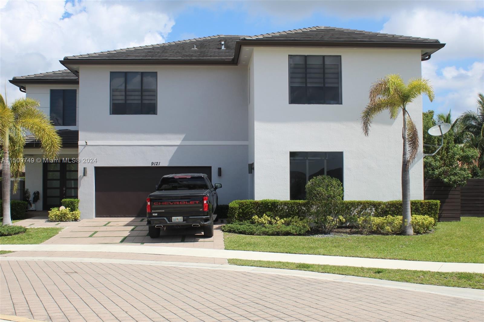 Property for Sale at 9121 Nw 161st Ter Ter, Miami Lakes, Miami-Dade County, Florida - Bedrooms: 5 
Bathrooms: 5  - $1,250,000