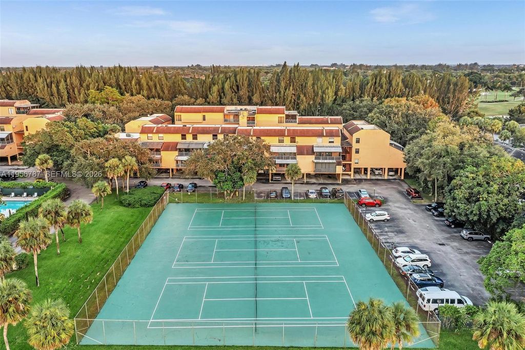 Photo of 400 Commodore Dr #215, Plantation, FL 33325 (MLS # A11956787)