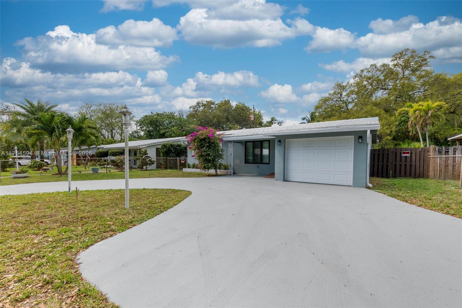 4521 SW 25th Ter