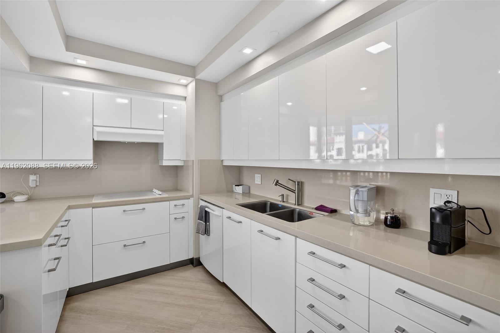 2000 ISL BLVD WILLIAMS IS - Residential Lease