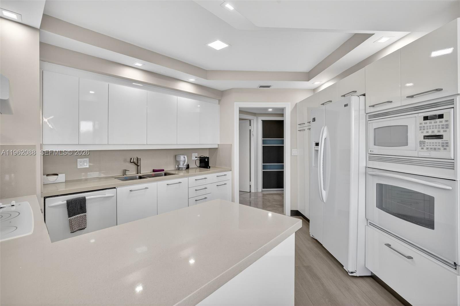 2000 ISL BLVD WILLIAMS IS - Residential Lease