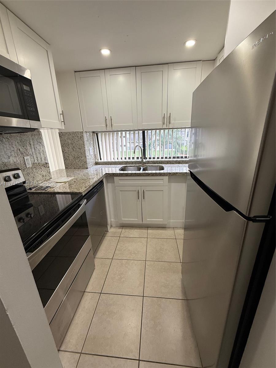 PLAZA OF AMERICAS CONDO P - Residential Lease