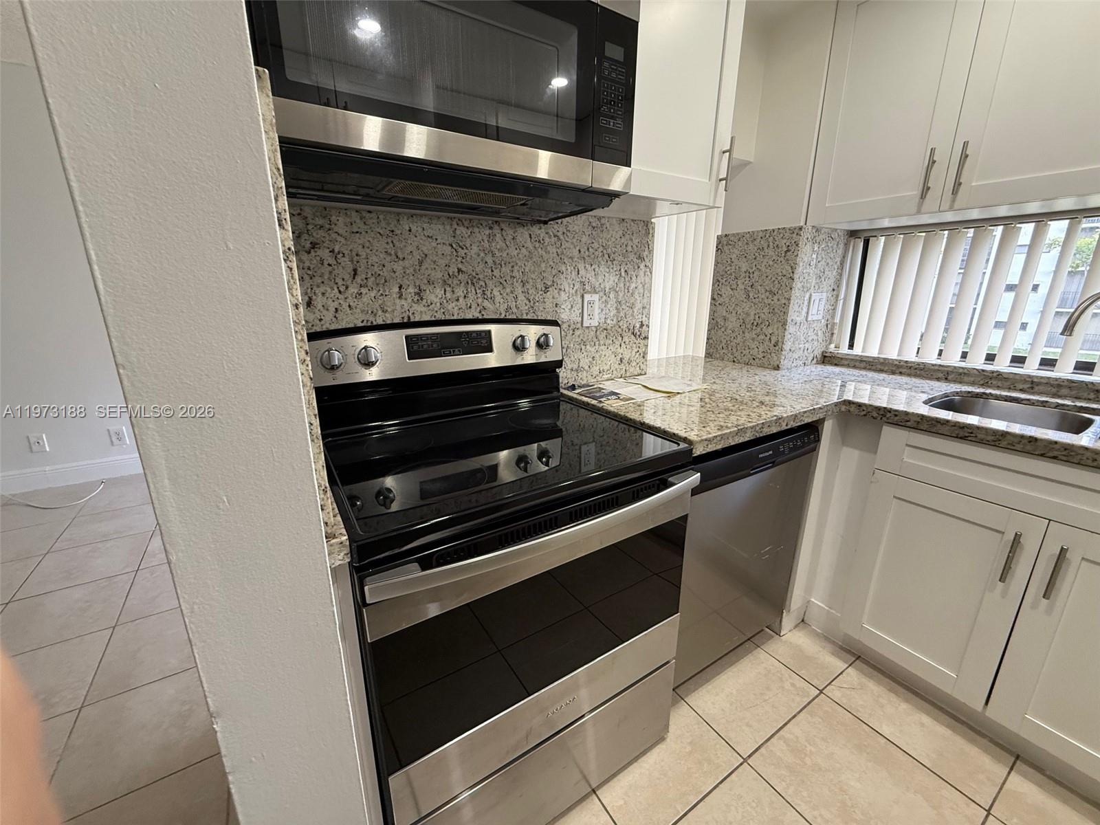 PLAZA OF AMERICAS CONDO P - Residential Lease