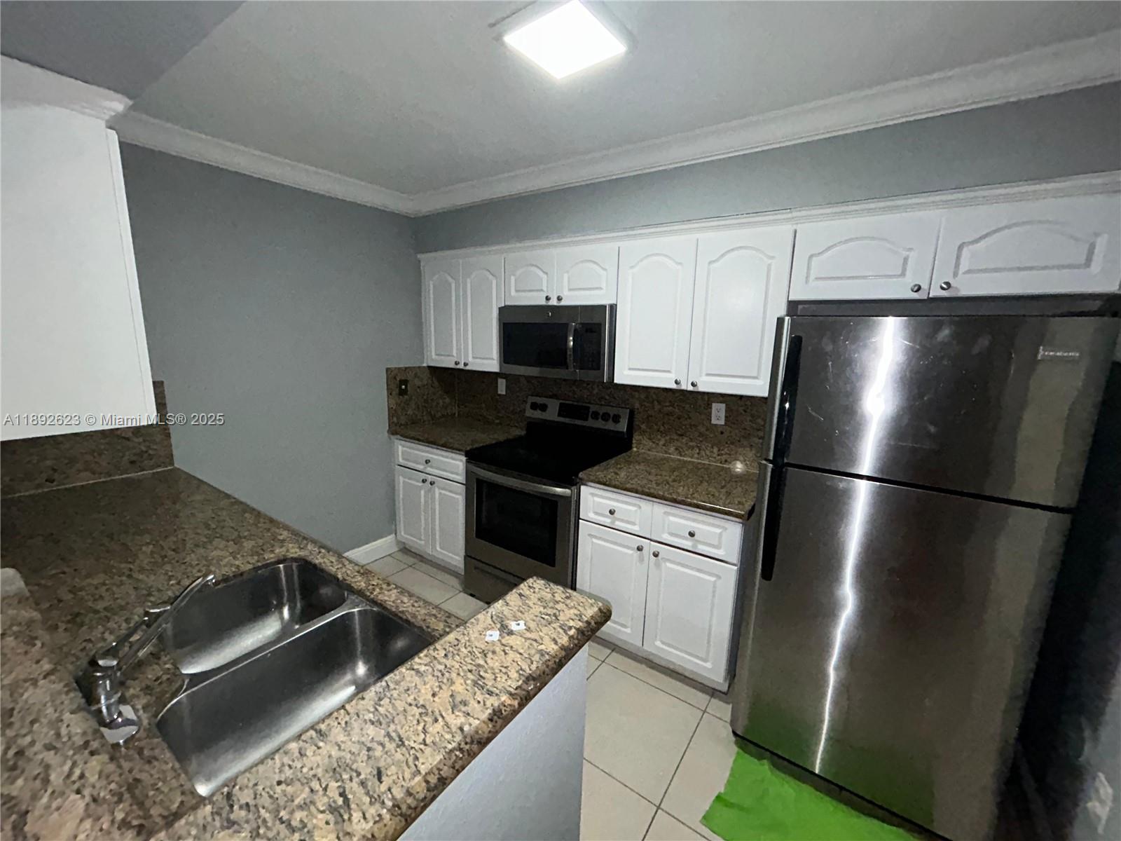 KENDALL LAKE TOWERS CONDO - Residential Lease