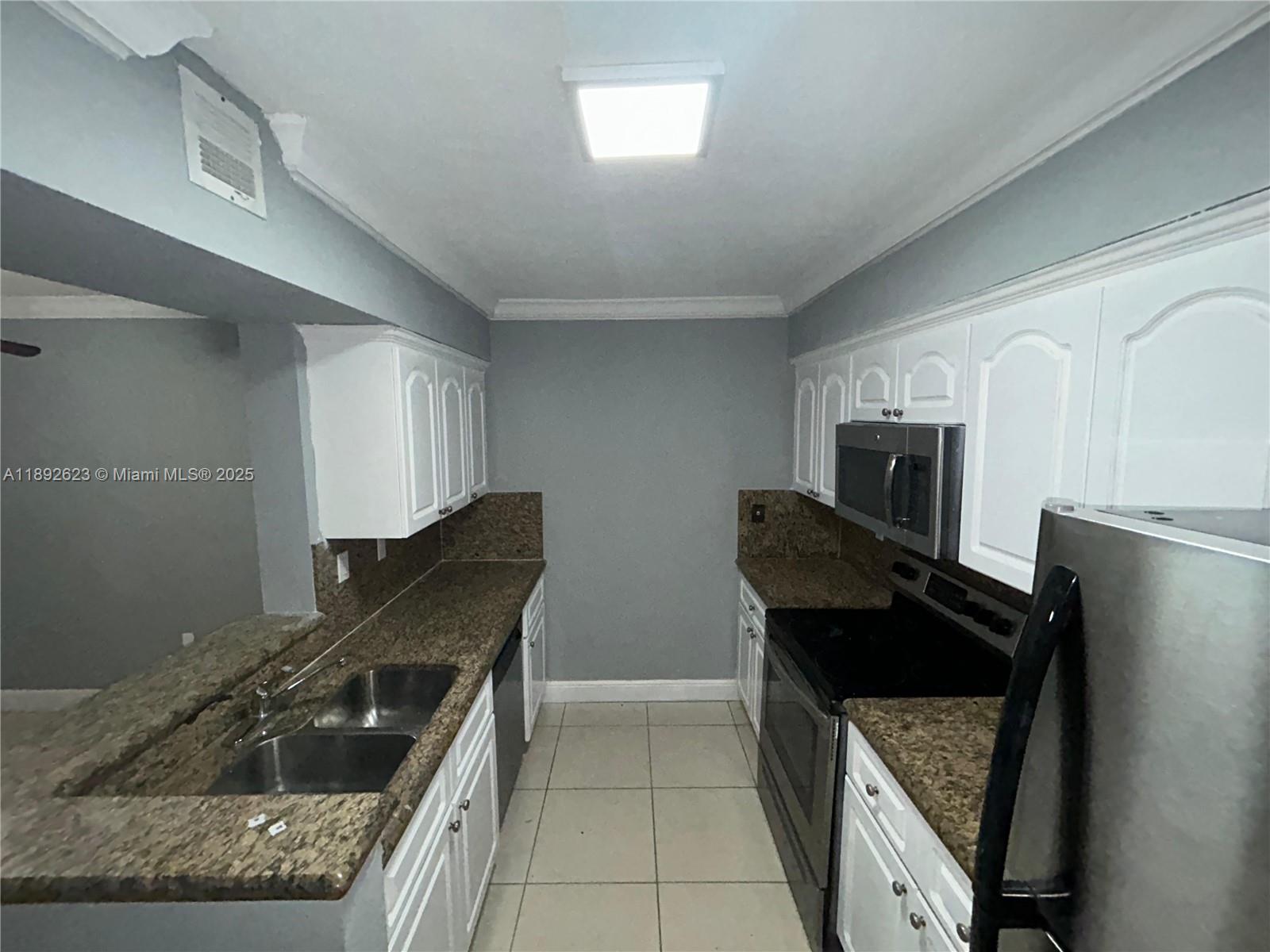 KENDALL LAKE TOWERS CONDO - Residential Lease