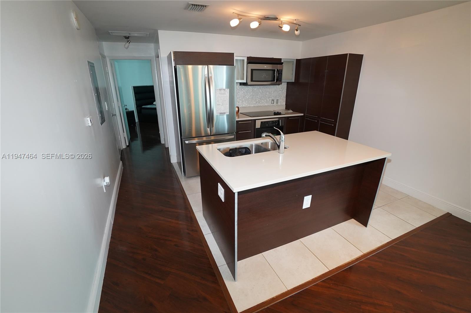 QUANTUM ON THE BAY CONDO - Residential