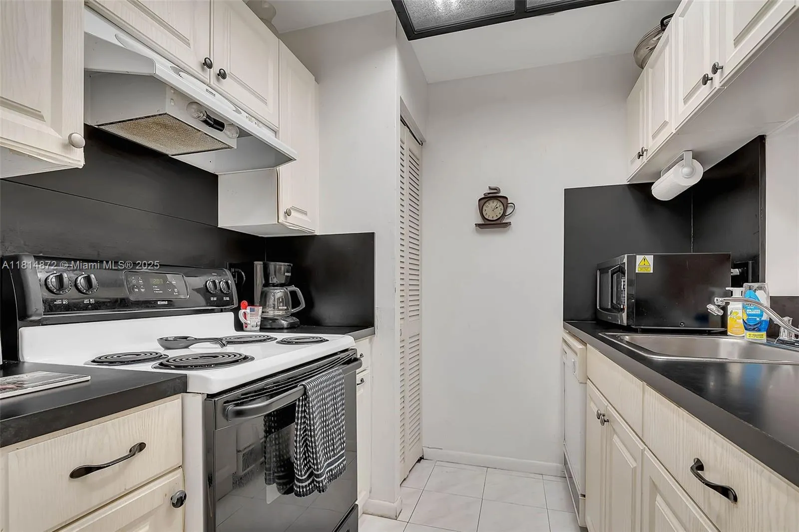 Miami, Florida 33196, United States, 3 Bedrooms Bedrooms, ,2 BathroomsBathrooms,Residential,Active,143588