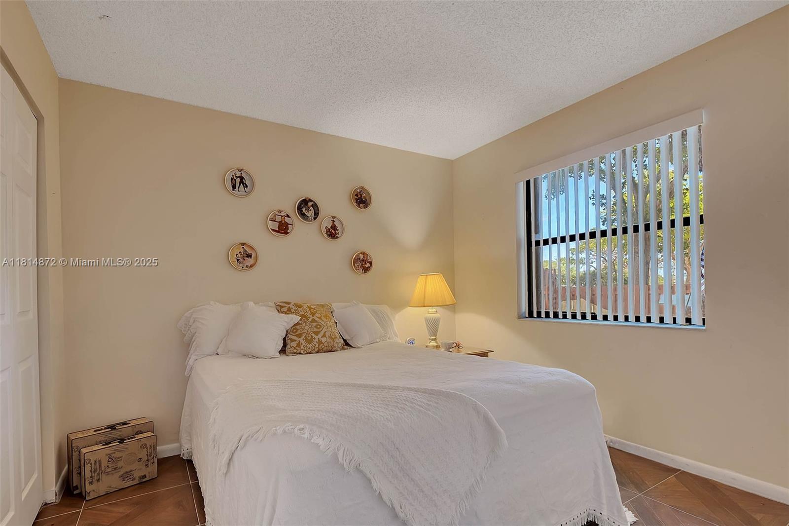 BANYAN TREE FIVE CONDO - Residential