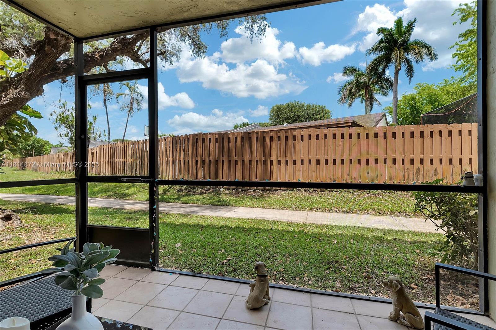 BANYAN TREE FIVE CONDO - Residential