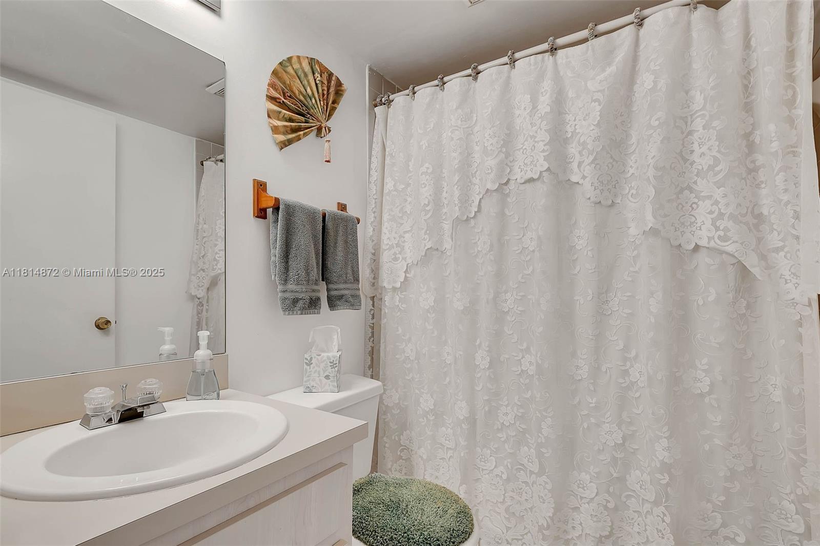 BANYAN TREE FIVE CONDO - Residential