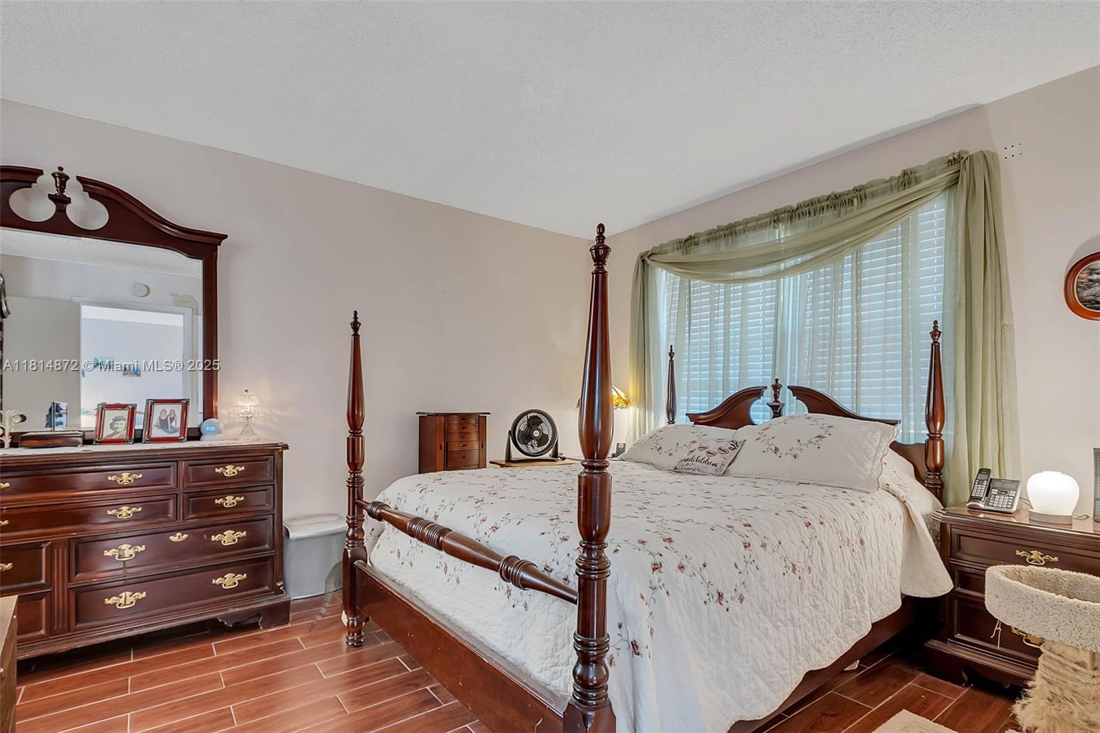 BANYAN TREE FIVE CONDO - Residential