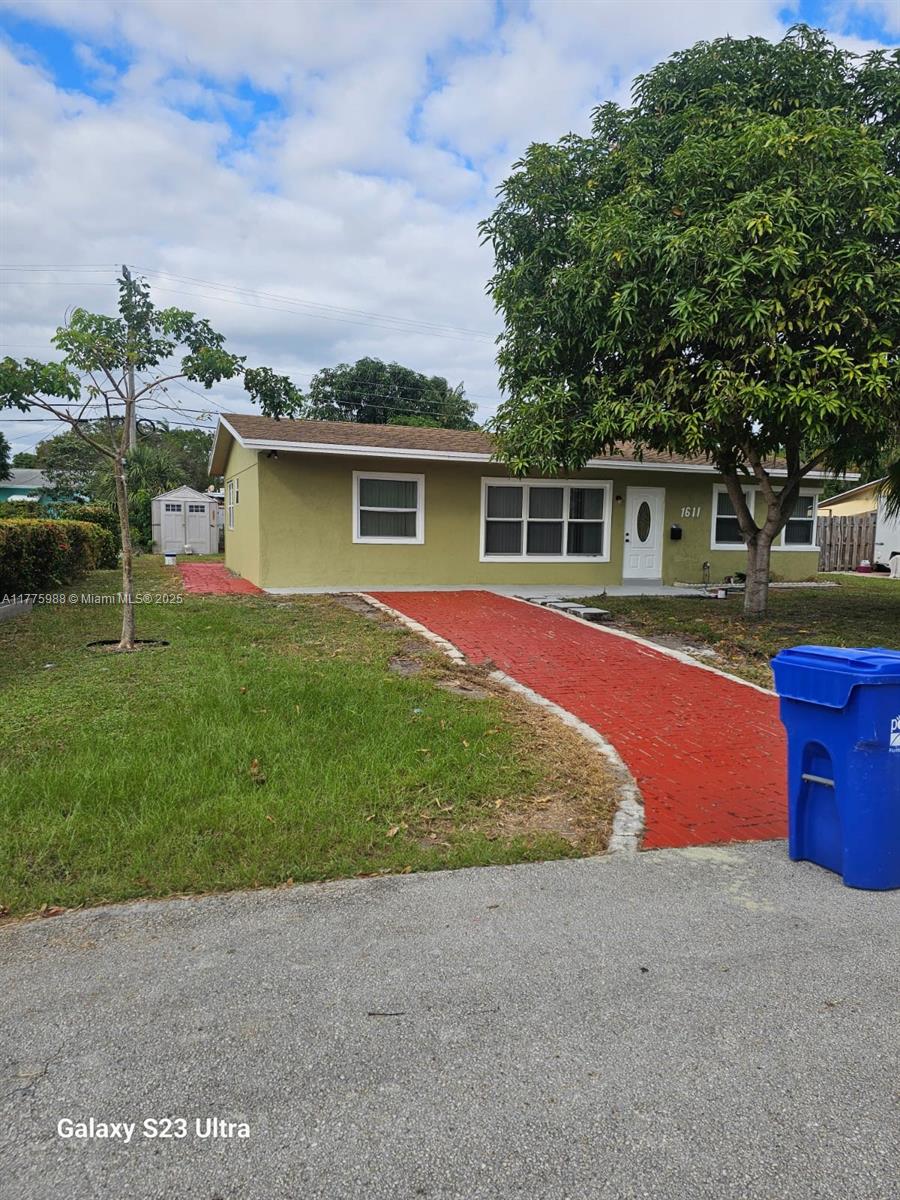 1611 NE 32nd Pl