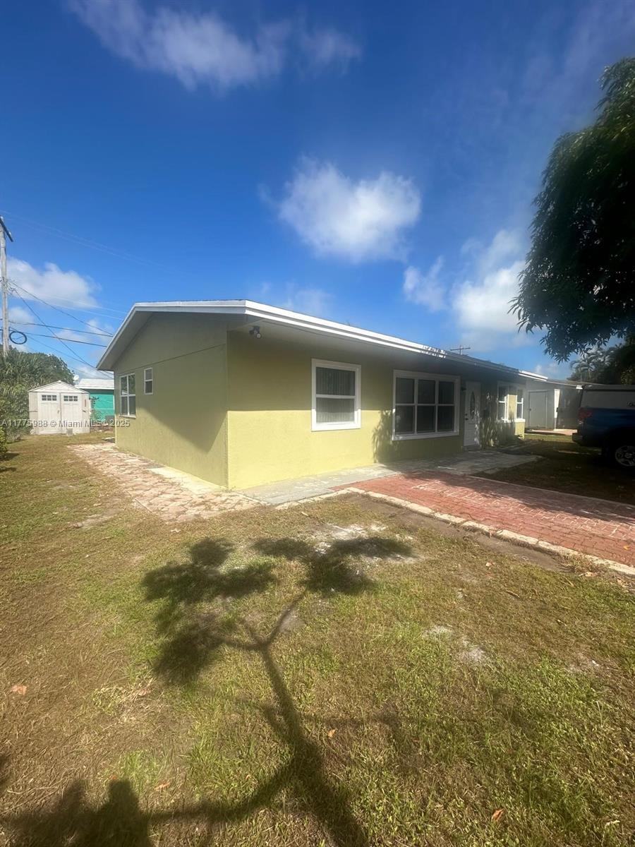 Property for Sale at 1611 Ne 32nd Pl, Pompano Beach, Broward County, Florida - Bedrooms: 3 
Bathrooms: 2  - $454,999
