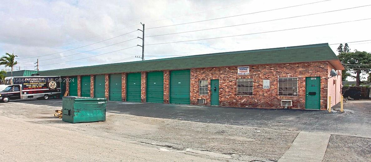 Property Features
• 250 SF - $400.00 Per month including electric
• Storage spaces available for lease
• Garage doors easily accessible
• One (1) size available
• Total available: 1,250 SF
Location Features
• Easy access to US 1 and I-95