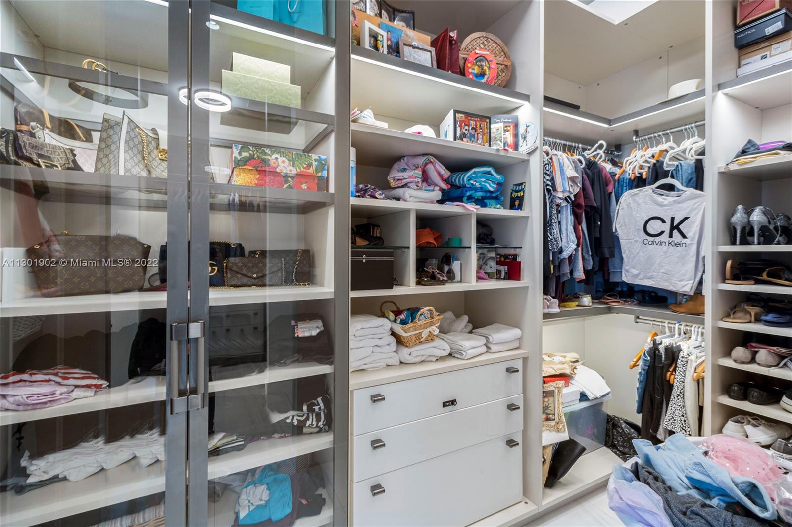 ONE PARK GROVE - Residential