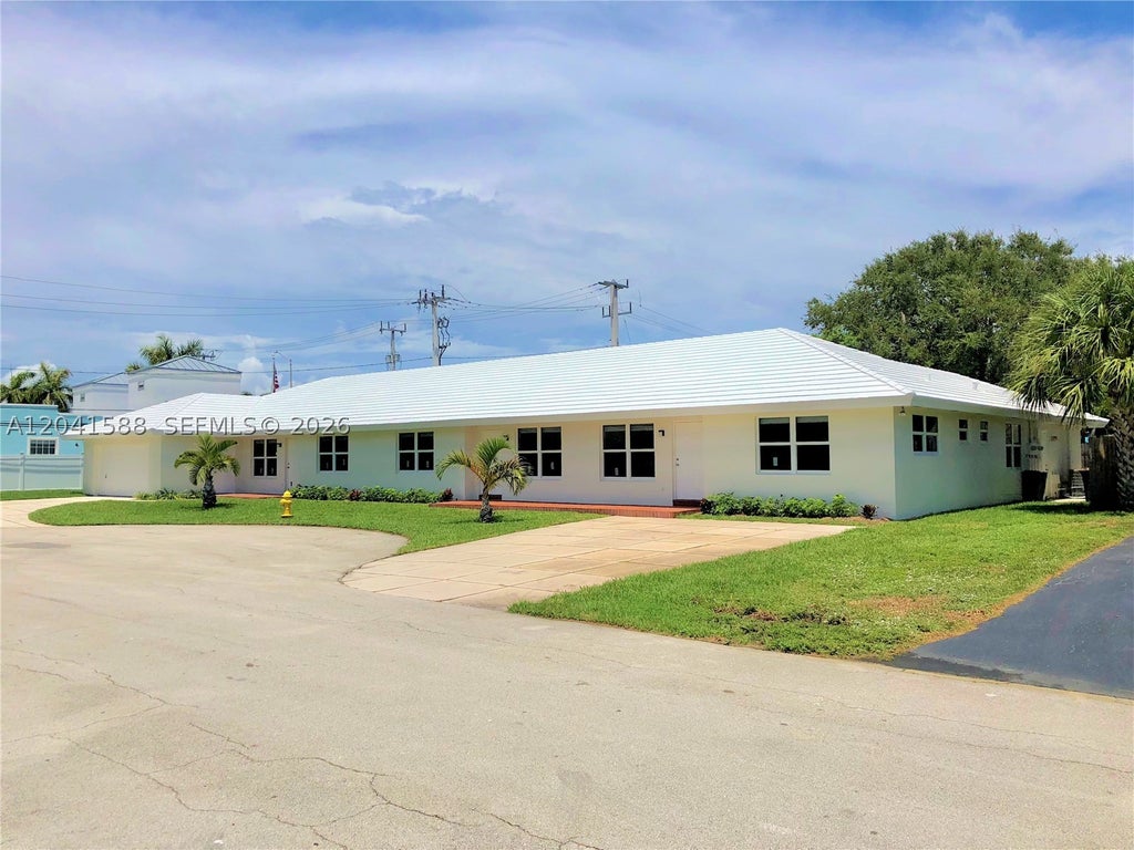Photo of 1940 NE 34th Ct #1950, Lighthouse Point, FL 33064 (MLS # A12041588)