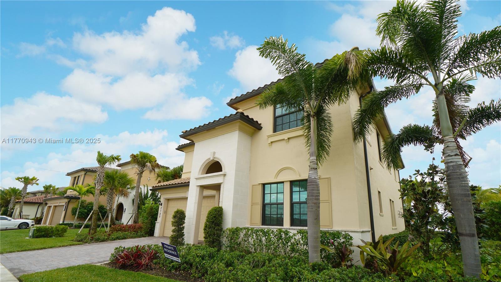 8725 Parkland Bay Dr