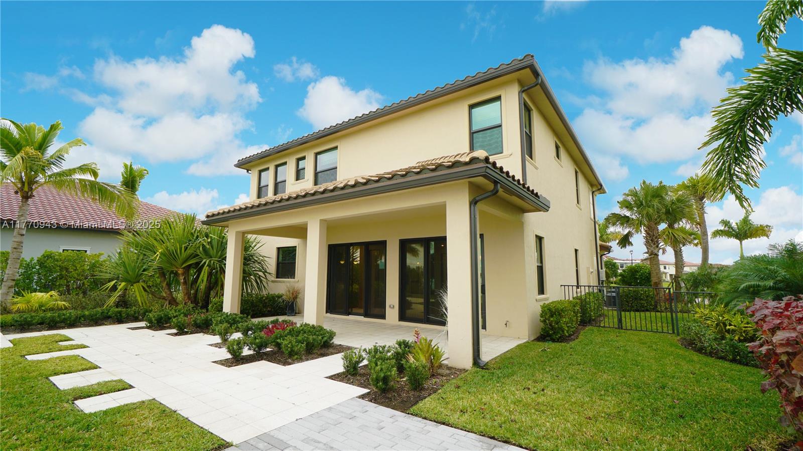 8725 Parkland Bay Dr
