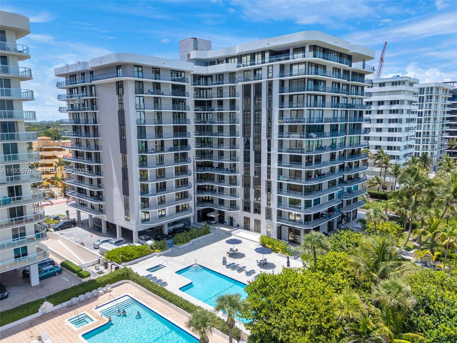 8877 Collins Ave 303