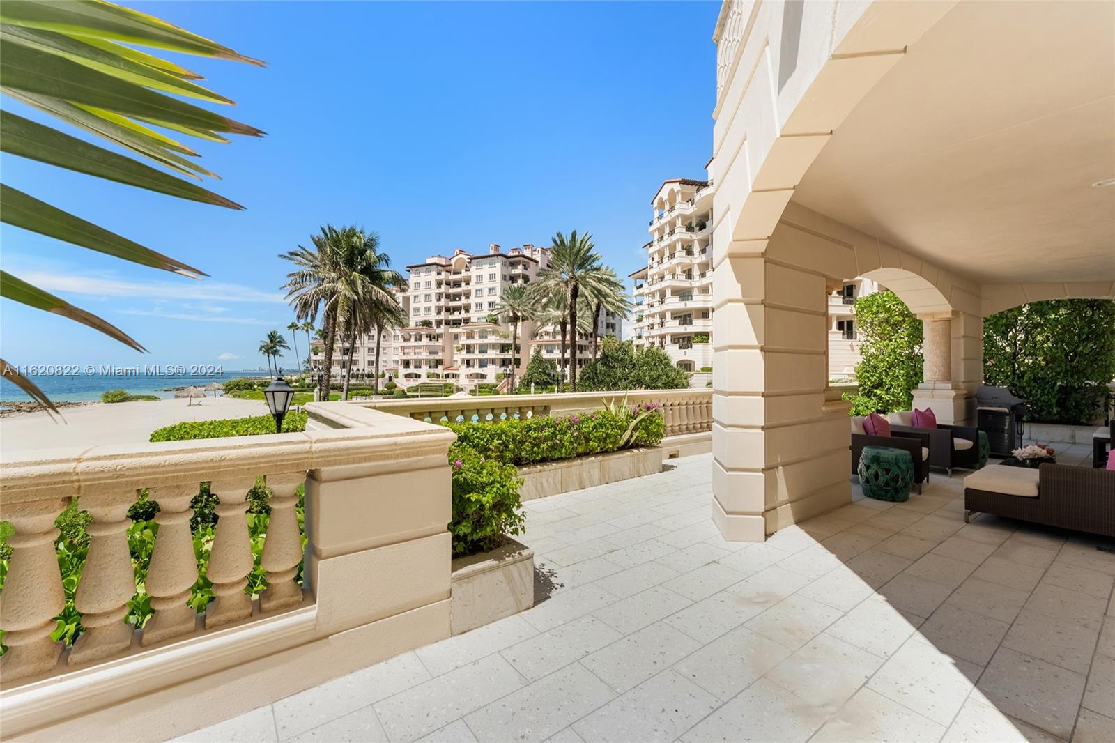 FISHER ISLAND - Residential